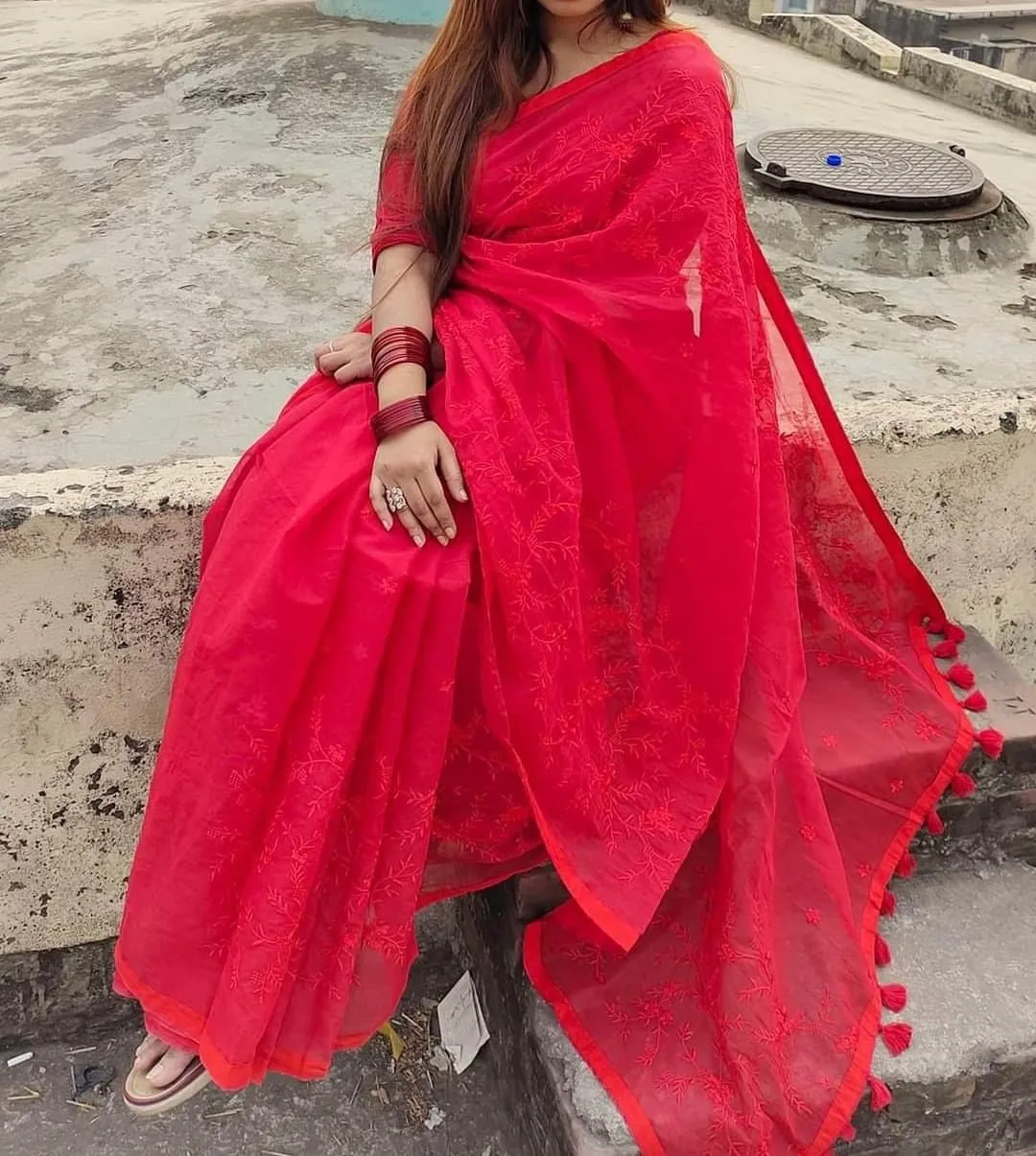 হাফসিল্ক শাড়ীতে এমব্রডারী কাজ করা