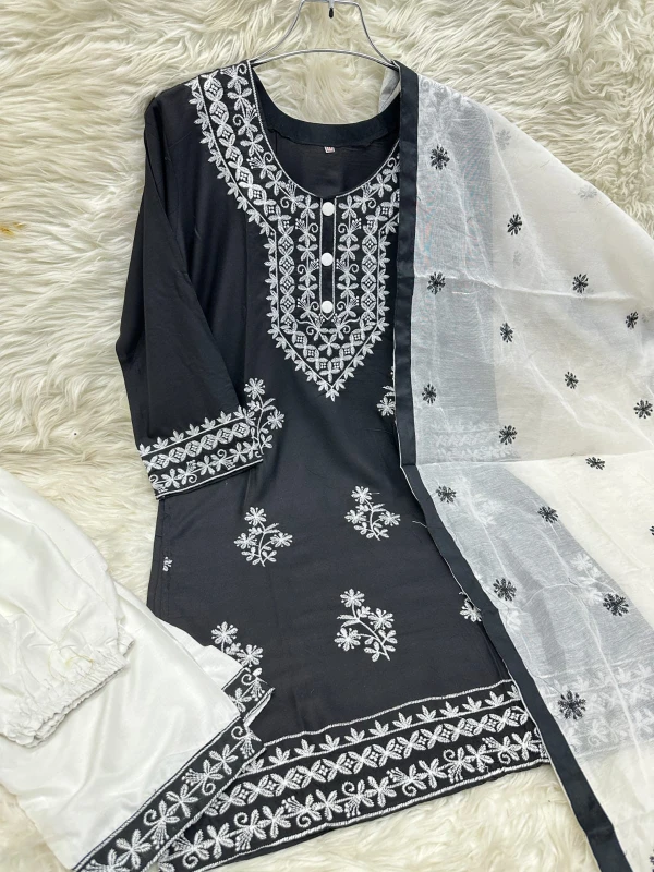 Unique Chicken Kari Neckless Three Piece Set