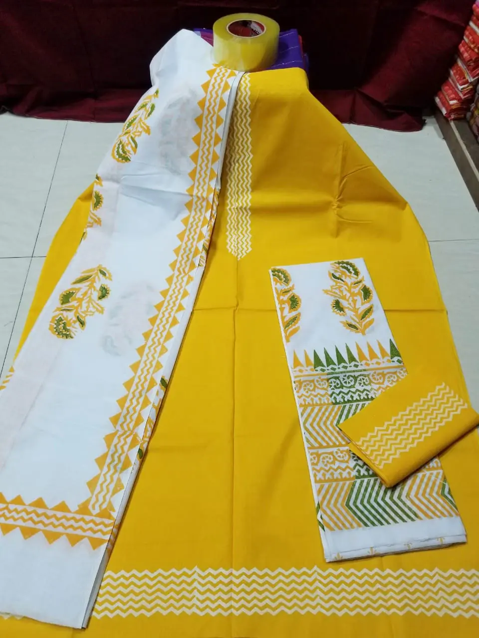 নিউ ব্লক প্রিন্ট থ্রি পিস - Eye-Catching Outfit Choice