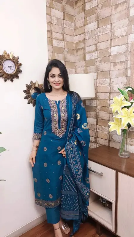 আনস্টিজ আফসান স্ক্রিন প্রিন্ট থ্রি-পিস - Bold Print Fashion