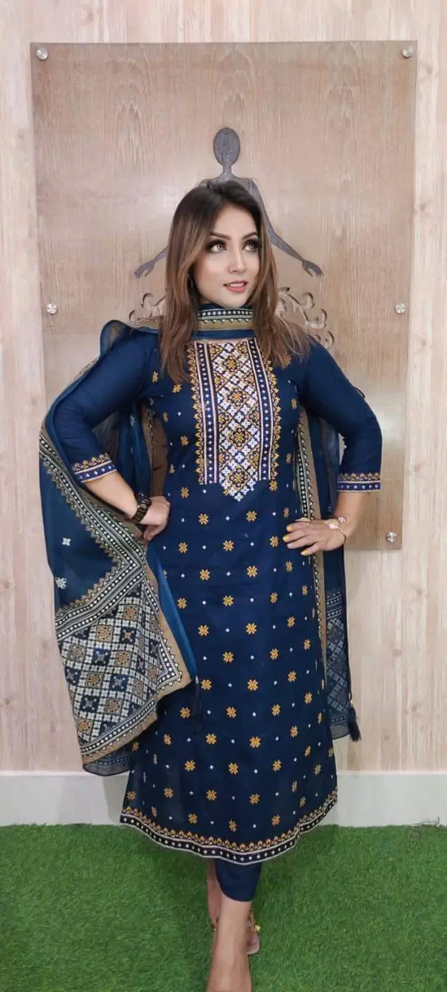 আনস্টিজ আফসান স্ক্রিন প্রিন্ট থ্রি-পিস - Perfect for Any Occasion