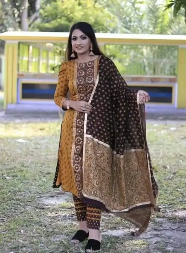 আনস্টিজ স্ক্রিন প্রিন্ট থ্রি-পিস - Quality Fabric
