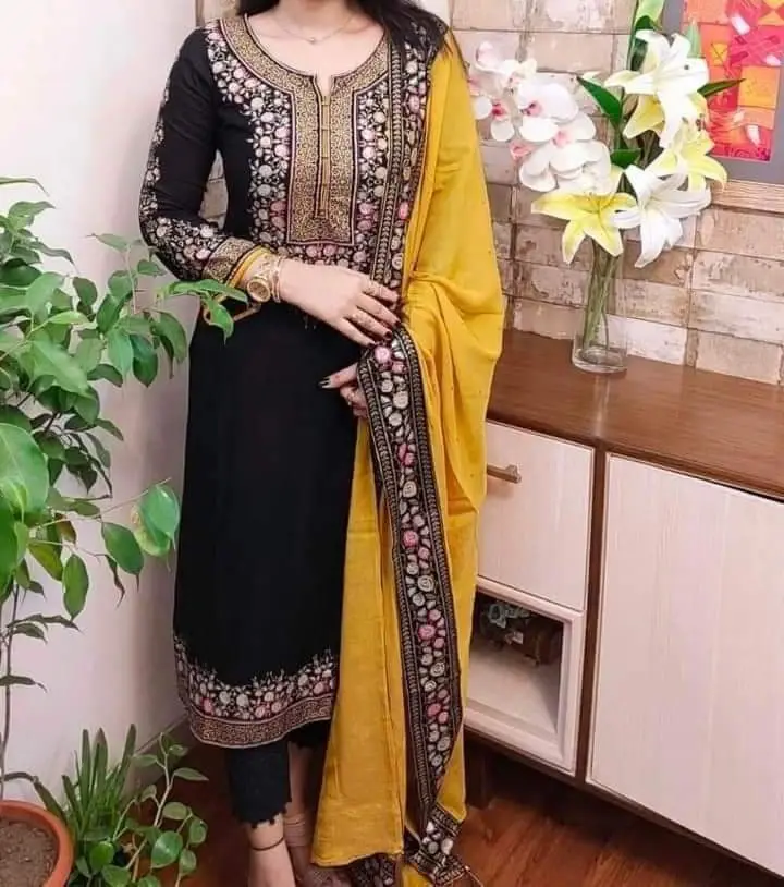 আনস্টিজ স্ক্রিন প্রিন্ট থ্রি-পিস - Effortless Glamour Wear