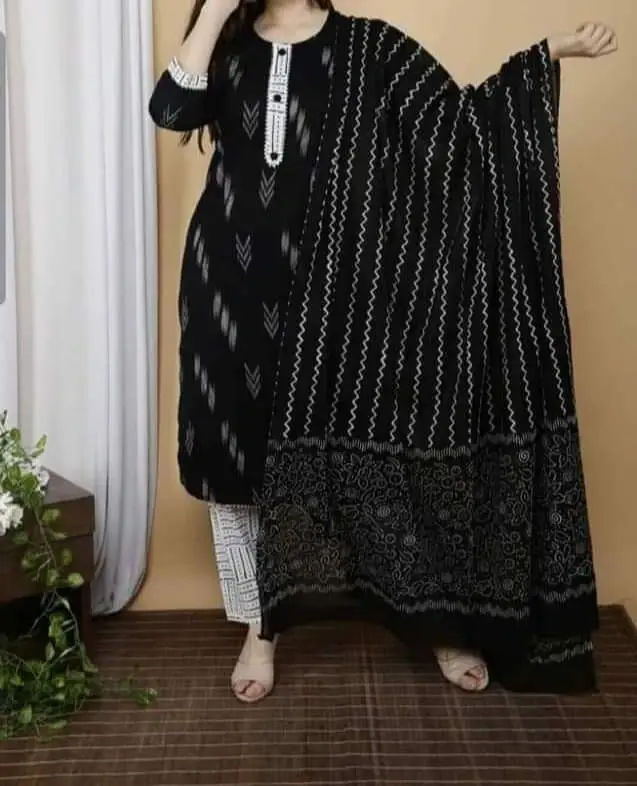 Unstitch Three Piece - অনন্য শৈলীর এক্সপ্রেশন
