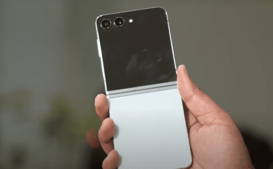 The Galaxy Z Flip5 did better than the Razr 40 Ultra in a fold test 10.8.2023